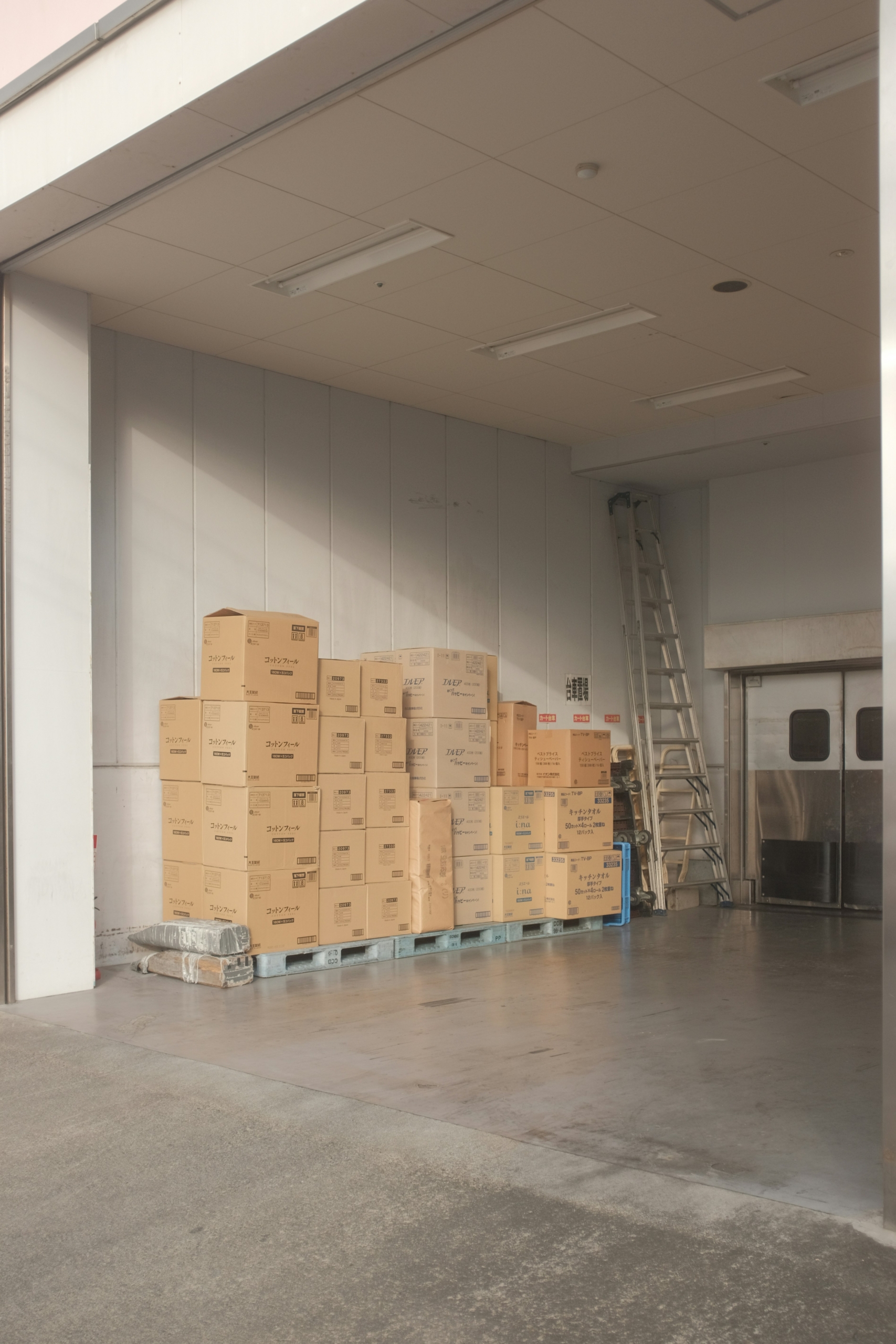 Storage Vault vs. Self-Storage – Pros and Cons